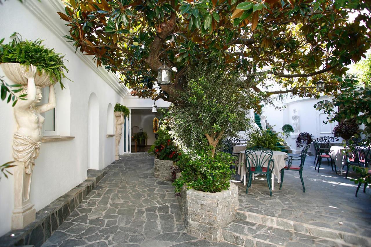 Le Magnolia Hotel Calvi  Exterior foto